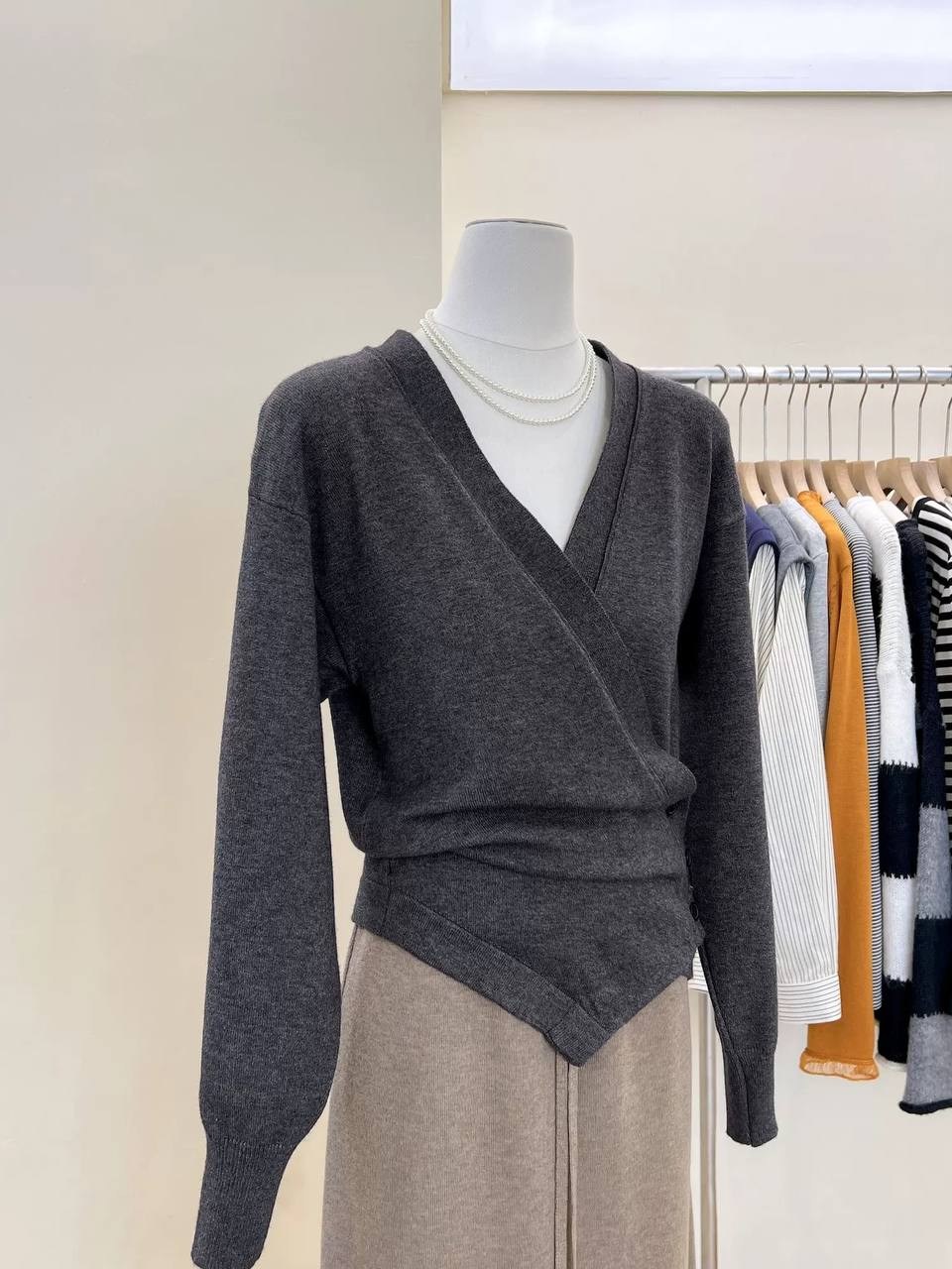 женский трикотажный свитер с v образным вырезом,свитер с v образным вырезом,женский трикотажный пуловер,трикотажный пуловер,джемпер с v образным вырезом