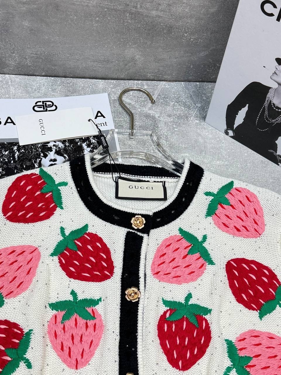 кардиган с клубникой,кофта вязаная,кардиган вязаное,кардиган кофта,свитеры модные