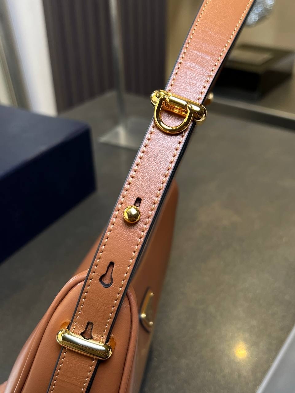 женская сумка prada,сумка prada,prada сумка на плечо,кожаная сумка через плечо prada arqué prada,сумка