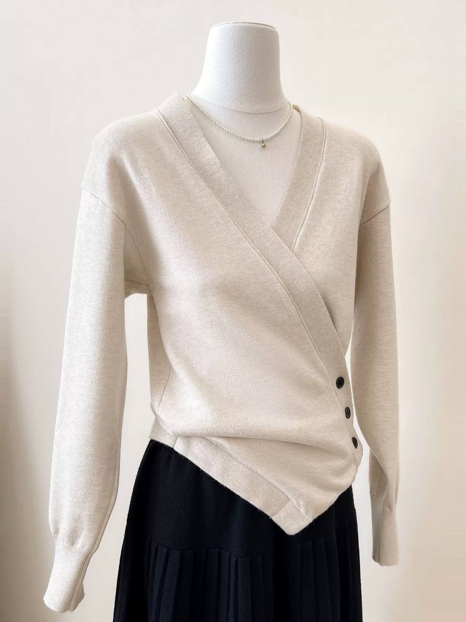 женский трикотажный свитер с v образным вырезом,свитер с v образным вырезом,женский трикотажный пуловер,трикотажный пуловер,джемпер с v образным вырезом