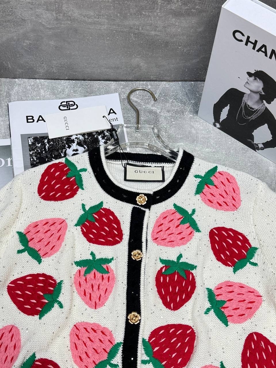 кардиган с клубникой,кофта вязаная,кардиган вязаное,кардиган кофта,свитеры модные