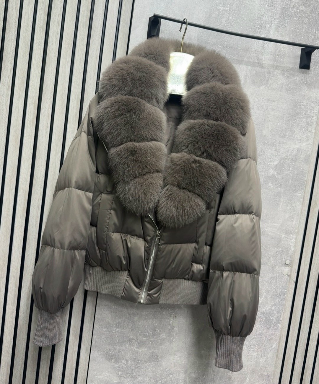 куртка пуховик с натуральным мехом,пуховики с натуральным мехом,пуховики с мехом,пуховик женский с натуральным мехом,зимняя куртка с натуральным мехом