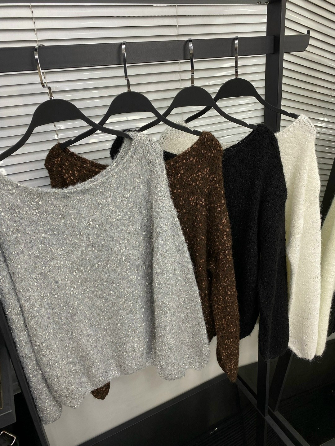 объемный свитер,коричневый свитер,вязаные джемпера,джемпер,вязаные свитера