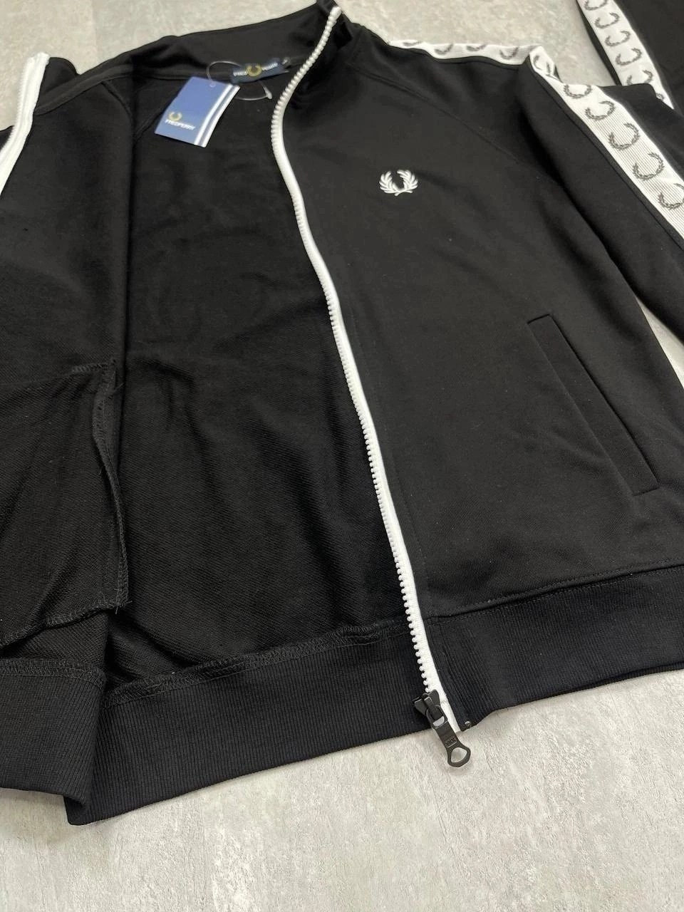 мужские спортивные костюмы,спортивные костюм,спортивный костюм fred perry,олимпийка с лампасами fred perry,спортивный костюм спортивные костюмы