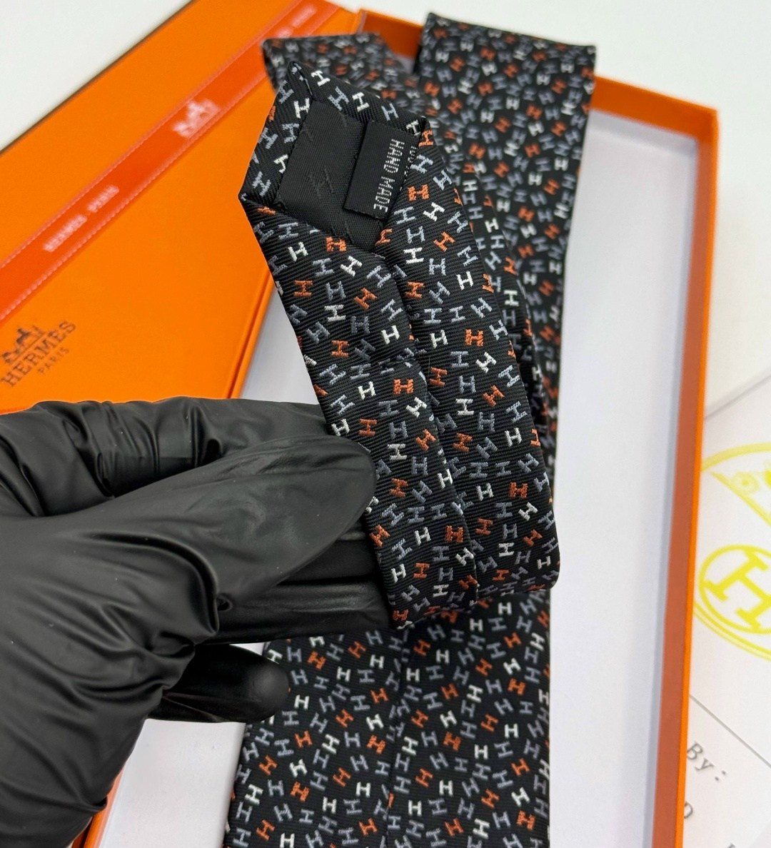 галстук hermes,шелковый галстук hermes,галстук хермес,классический галстук,галстук мужской