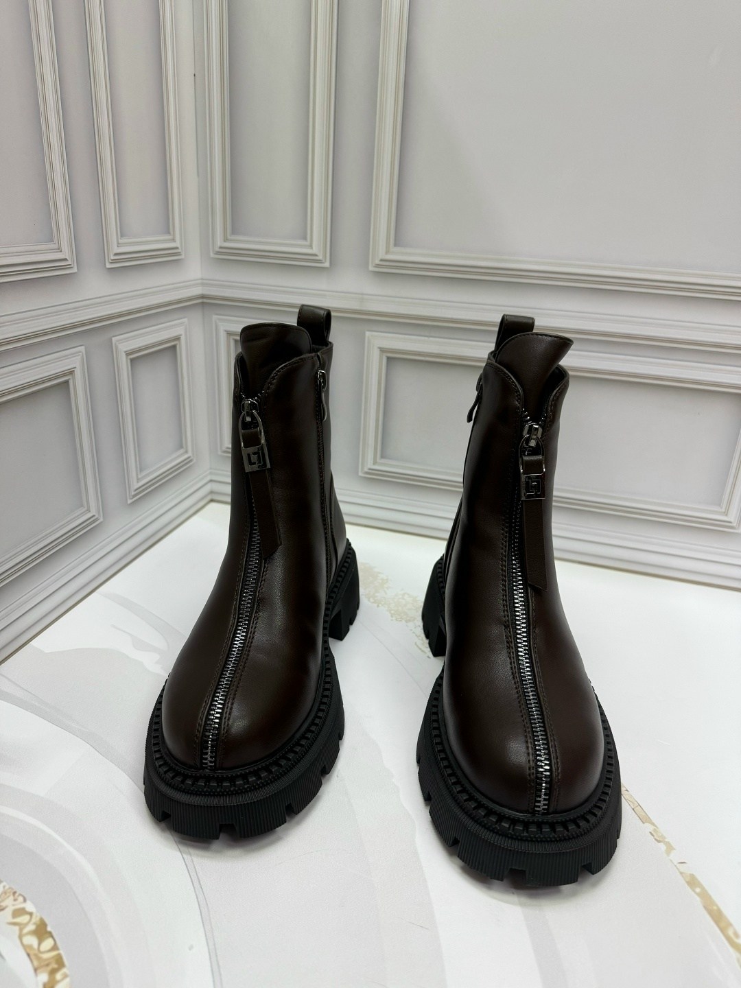 ,ботинки женские,женская ,ботинки с замком,ботинка