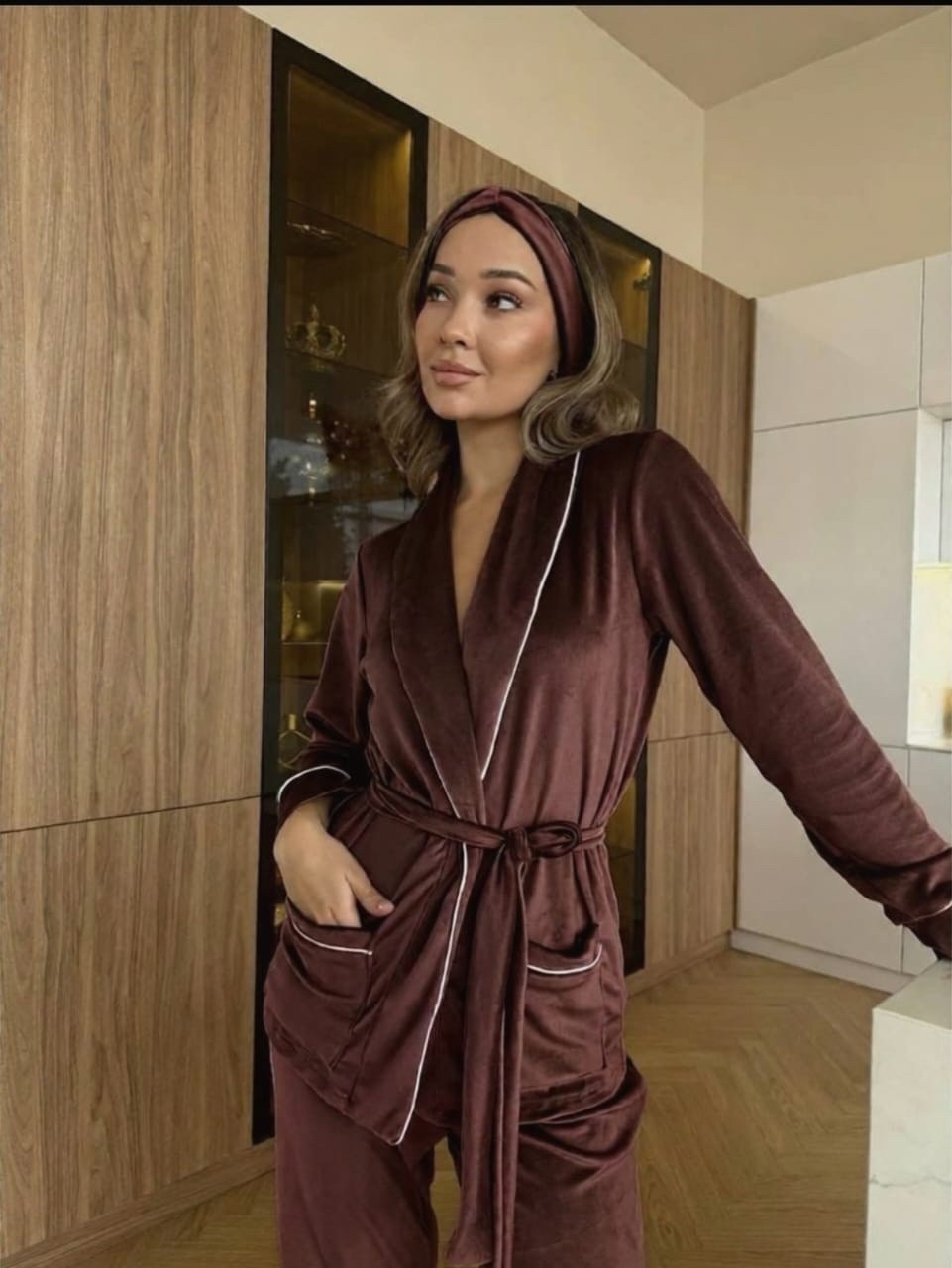 шелковый костюм в пижамном стиле,шелковый костюм в пижамном стиле белый,пижама шелковая домашний костюм,пижама костюм домашний,пижама костюм для дома