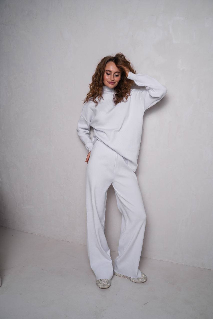 костюм белый,белый трикотажный костюм,трикотажные костюмы,костюмы брючные,кашемировый костюм