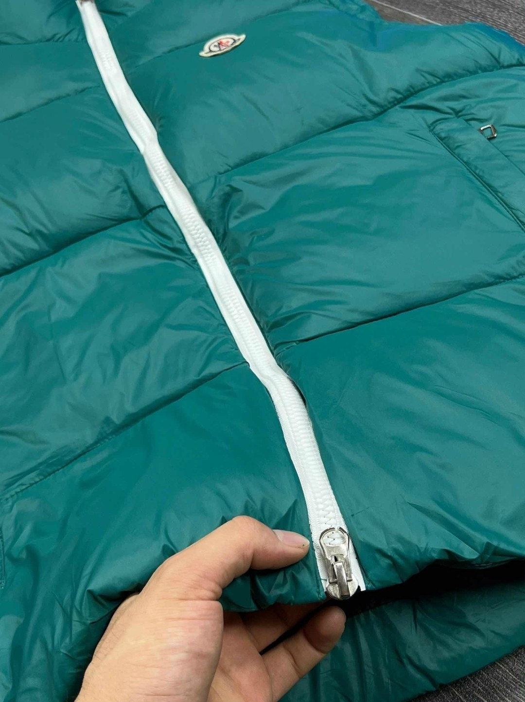 монклер жилетка,жилет монклер,красная жилетка монклер,жилетка монклер мужская красная,жилетка moncler мужская