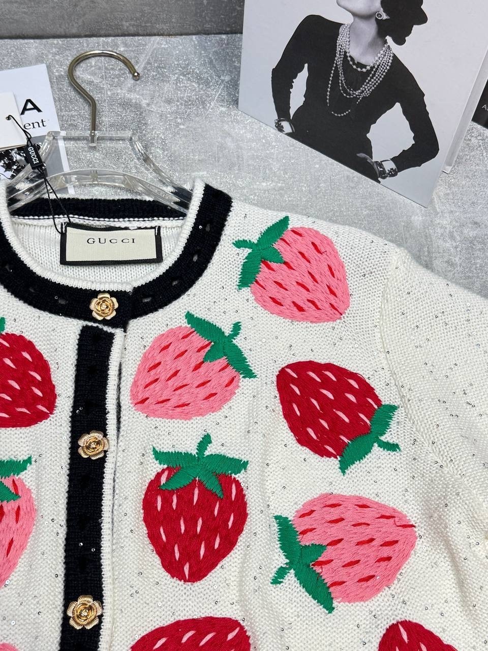 кардиган с клубникой,кофта вязаная,кардиган вязаное,кардиган кофта,свитеры модные