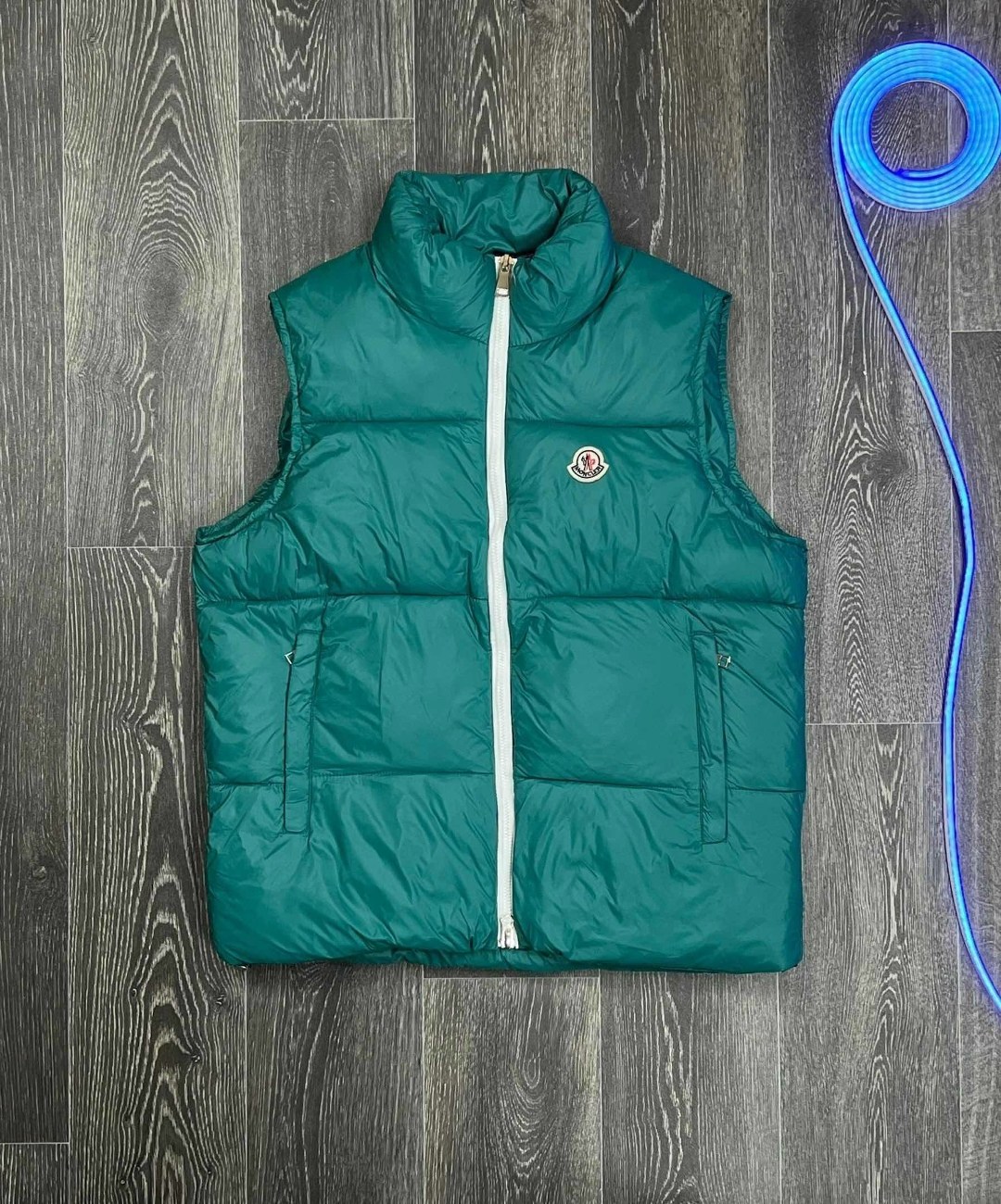 монклер жилетка,жилет монклер,красная жилетка монклер,жилетка монклер мужская красная,жилетка moncler мужская