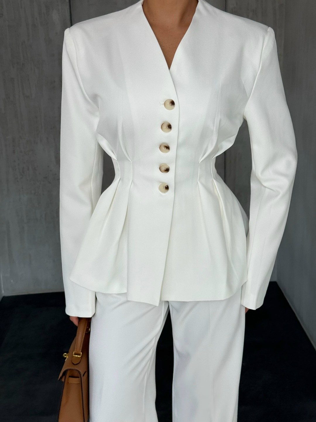костюмы брючные,белый брючный костюм,элегантный жакет,жакет,белые костюмы