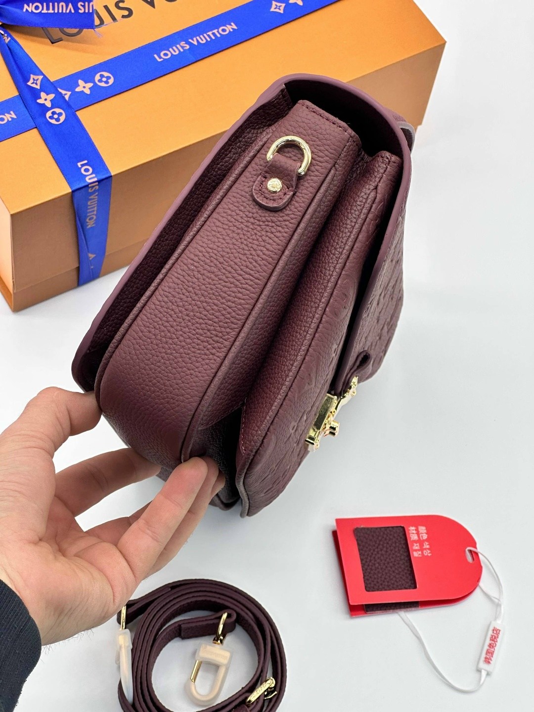 сумка louis vuitton pochette metis,сумка женская louis vuitton,луи виттон сумка,луи виттон сумка женская красная,сумка луи виттон метис