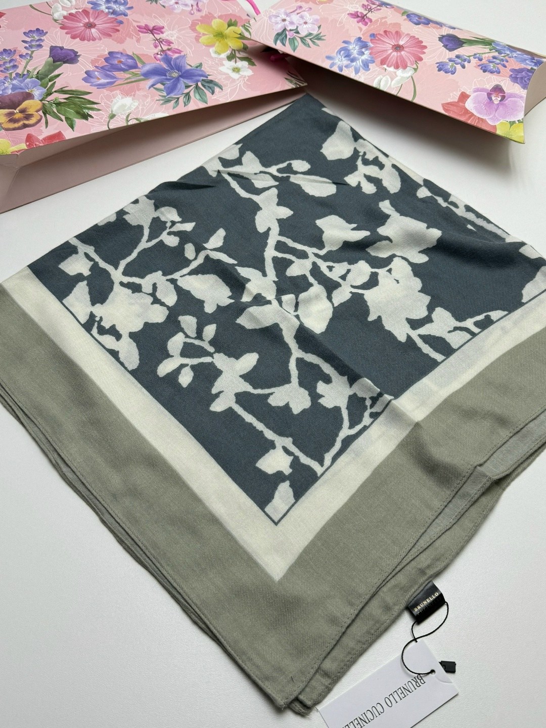 женский платок,брендовый платок,шарфы и платки,платка,шелковый женский платок