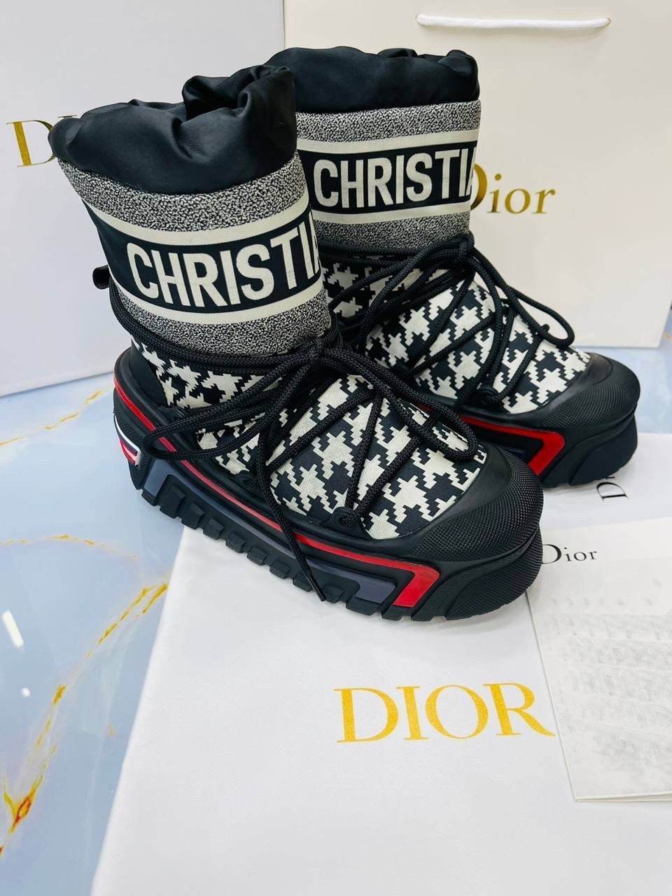 ботинки dior,дутики кристиан диор,dior кроссовки,зимние ботинки dior в стиле apres-ski dioralps,луноходы кристиан диор