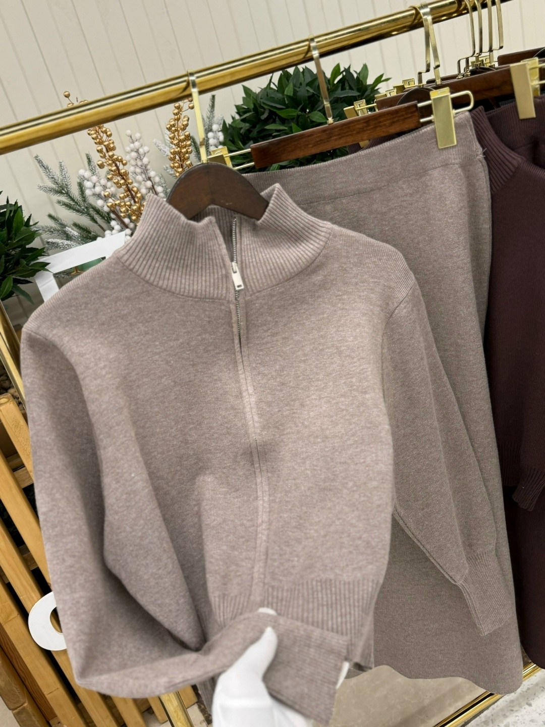 костюм повседневный,трикотажный костюм,вязаные костюмы,трикотажные костюмы с юбкой,женские костюмы с юбкой