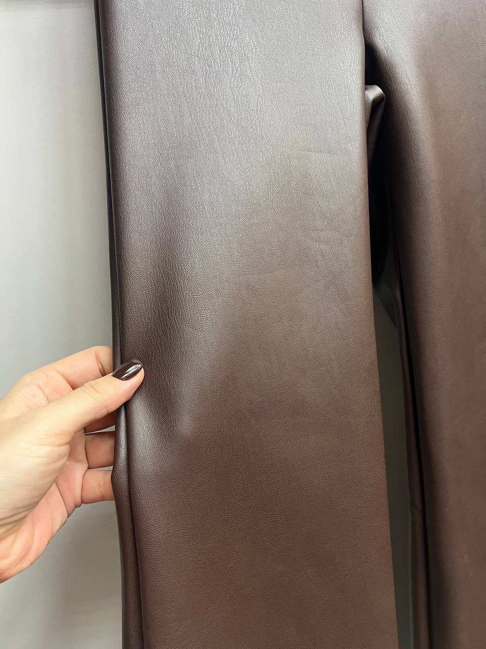 кожаные брюки,коричневые кожаные брюки,брюки из матовой экокожи,кожаные штаны,брюки кожаные палаццо