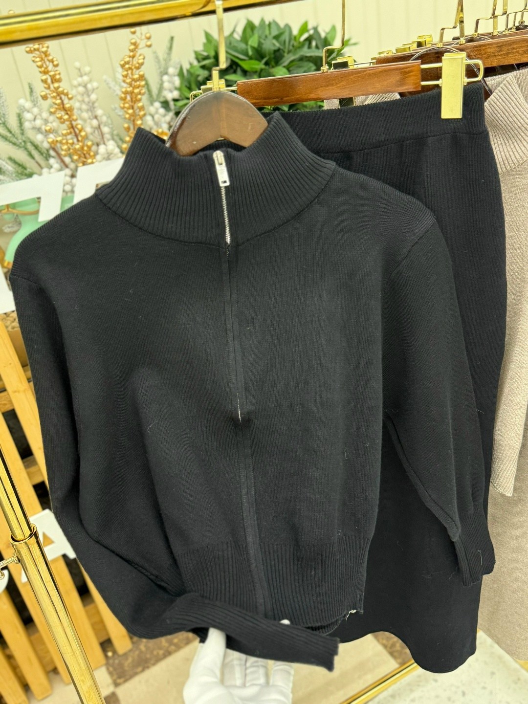 костюм повседневный,трикотажный костюм,вязаные костюмы,трикотажные костюмы с юбкой,женские костюмы с юбкой