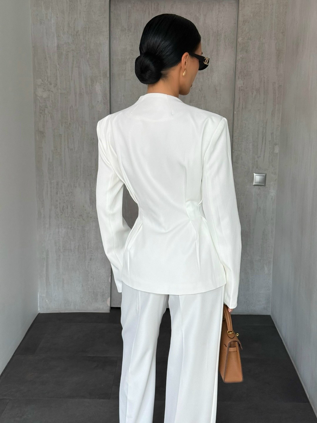 костюмы брючные,белый брючный костюм,элегантный жакет,жакет,белые костюмы