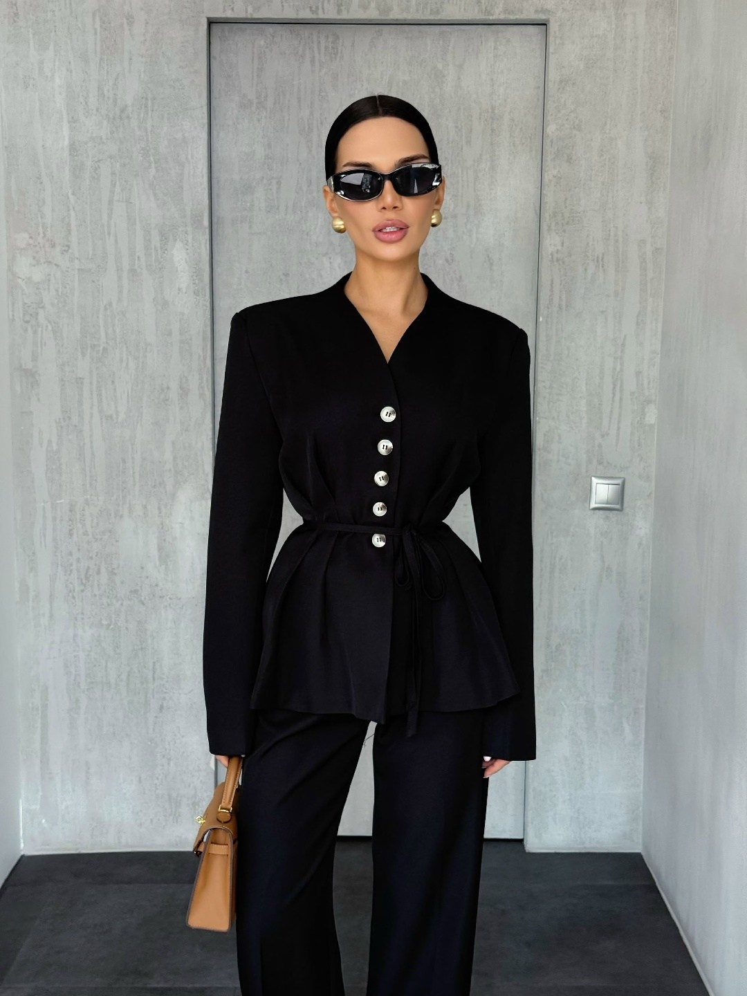 модные костюмы,жакет с поясом,костюмы брючный,женские жакеты,брючный костюм черный