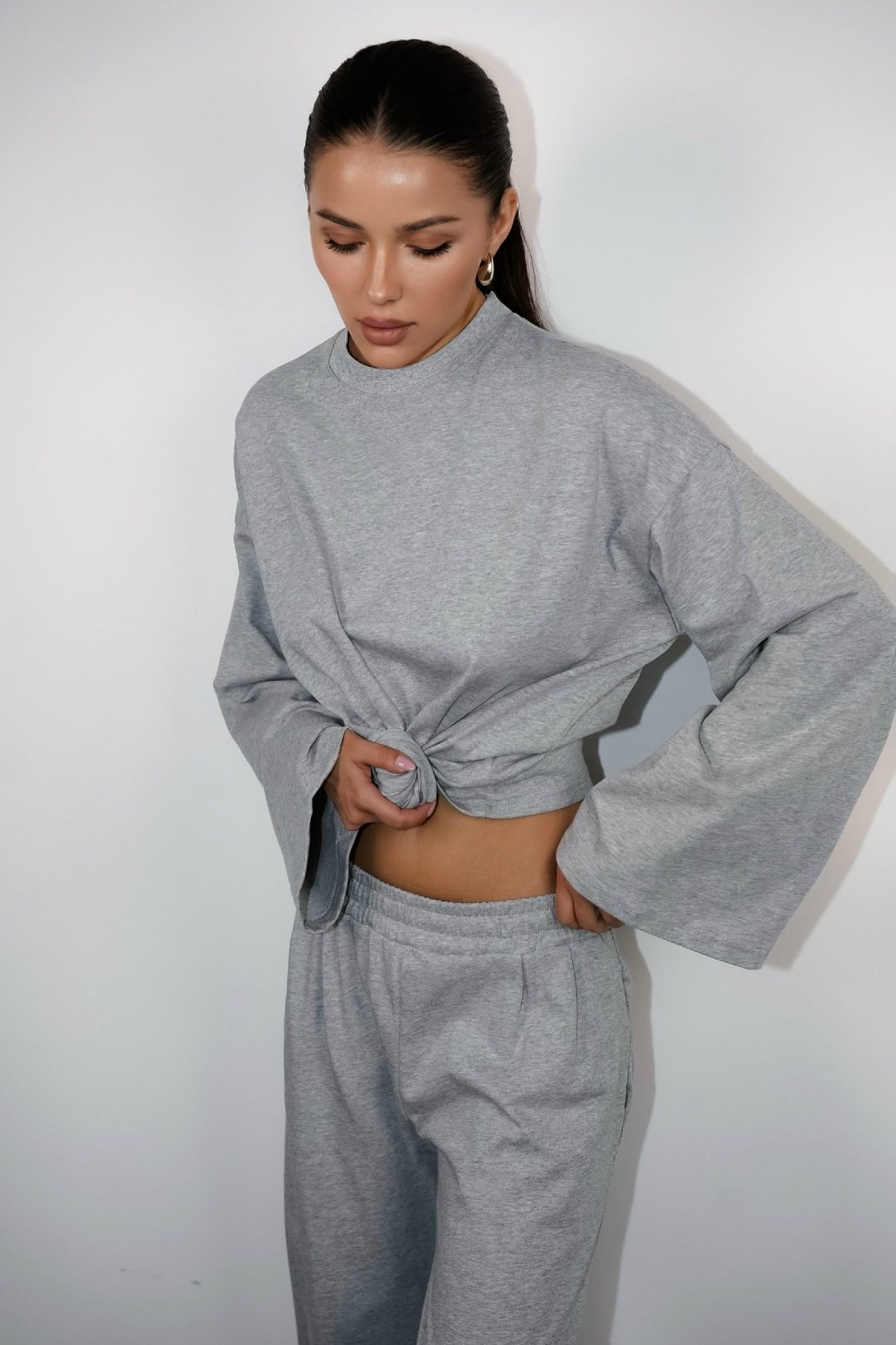 серый свитшот,свитшот женская,костюмы спортивные женские,спортивные костюм,костюм спортивный с укороченной кофтой