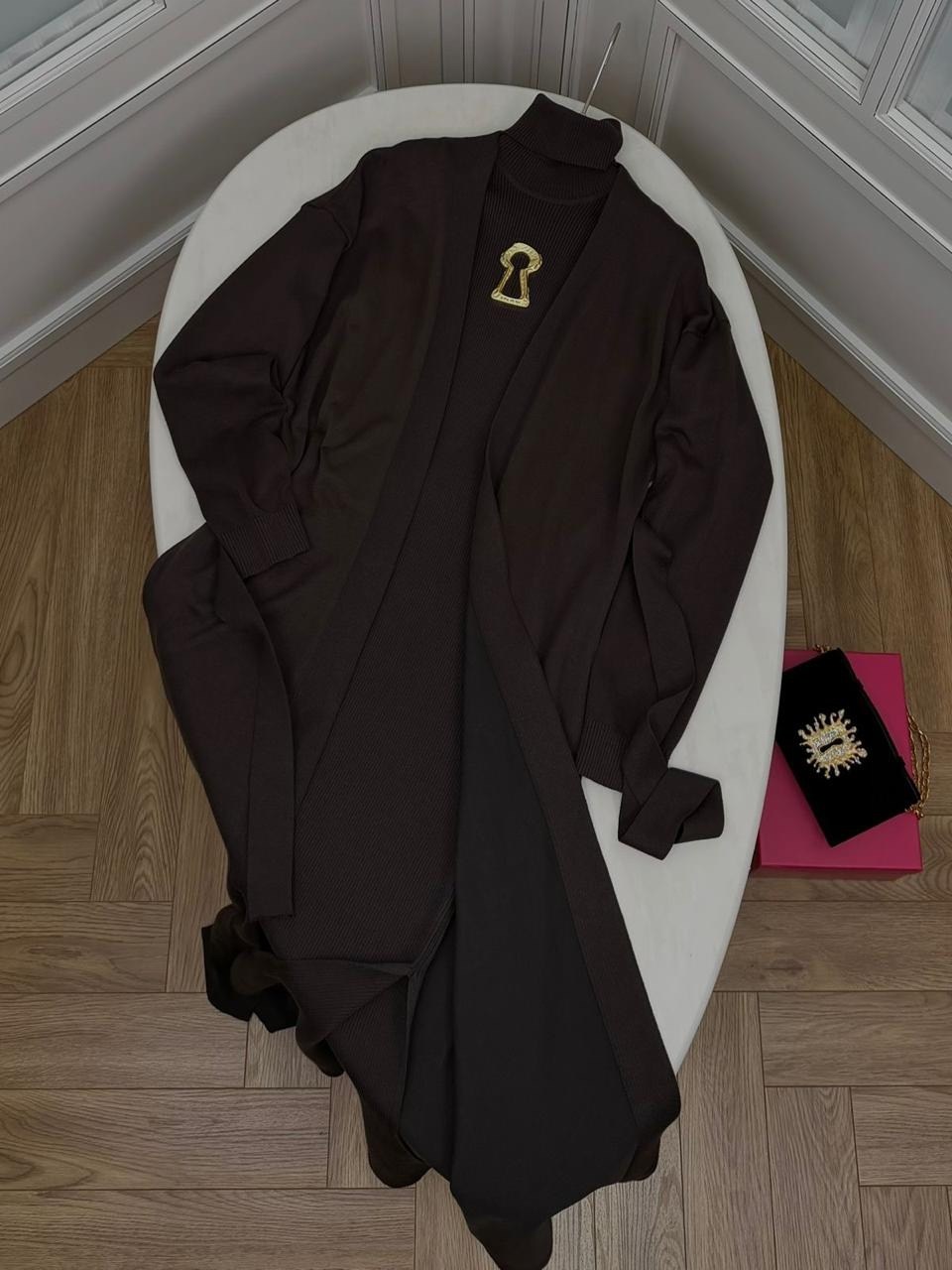 платье удлиненное,трикотажное платье,коричневое платье,платье комбинированное,длинное платье женское