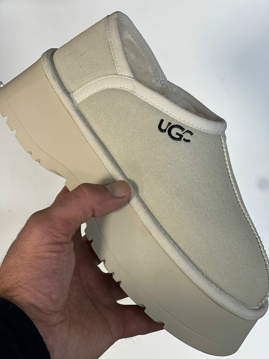 ,женская ,женские слипоны,угги мужские,кроссовки ugg