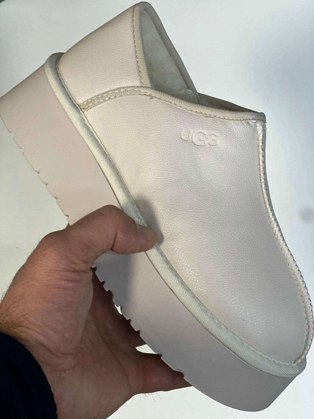 ,женская ,женские слипоны,угги мужские,кроссовки ugg