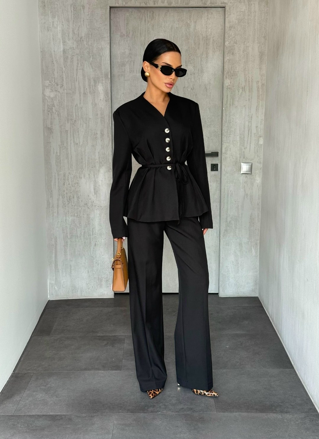 модные костюмы,жакет с поясом,костюмы брючный,женские жакеты,брючный костюм черный