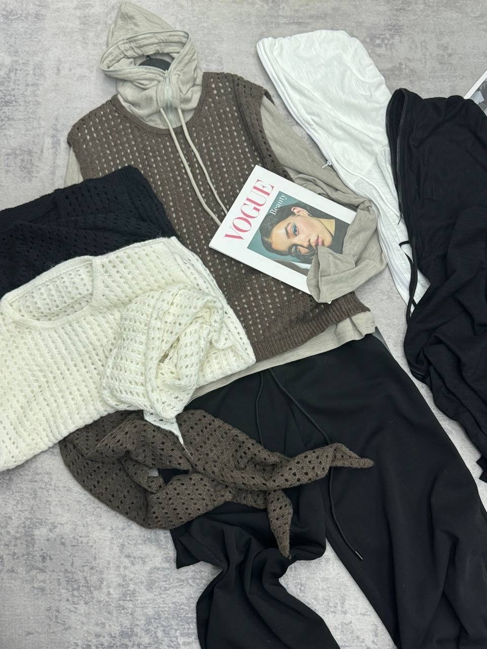 вязаные жилеты,женские жилеты,трикотажные костюмы,безрукавка жилет