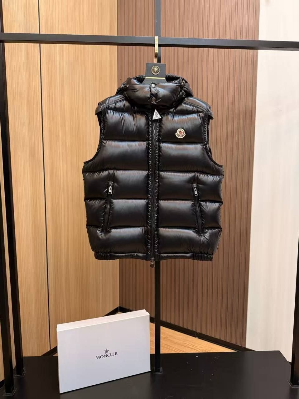 жилет монклер мужской,жилет moncler,монклер жилетка мужская черная,жилетка монклер,жилет монклер