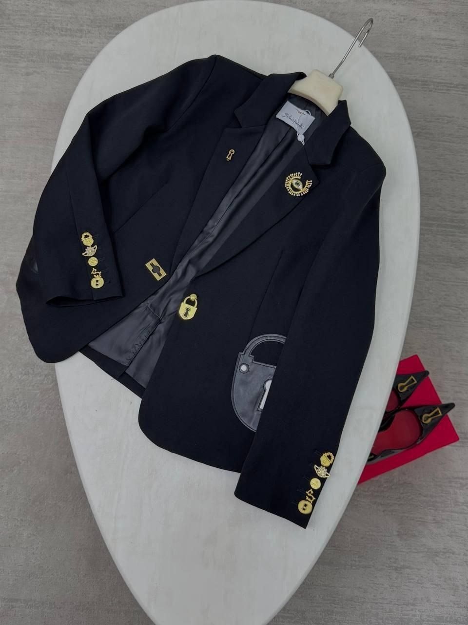 костюмы брючные,женские брючные костюмы,женские костюмы,брючный костюм черный,классический женский костюм