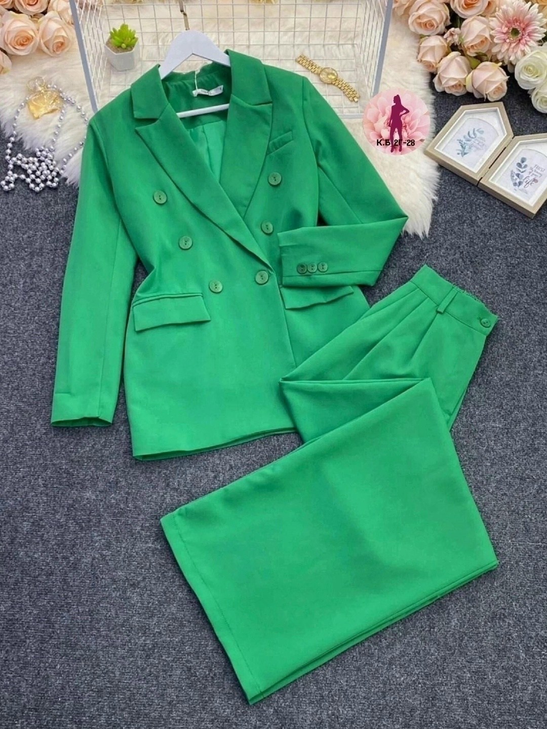 костюмы брючные,костюмы брючные женские,деловой костюм женский,салатовый брючный костюм женский,брючный костюм для офиса