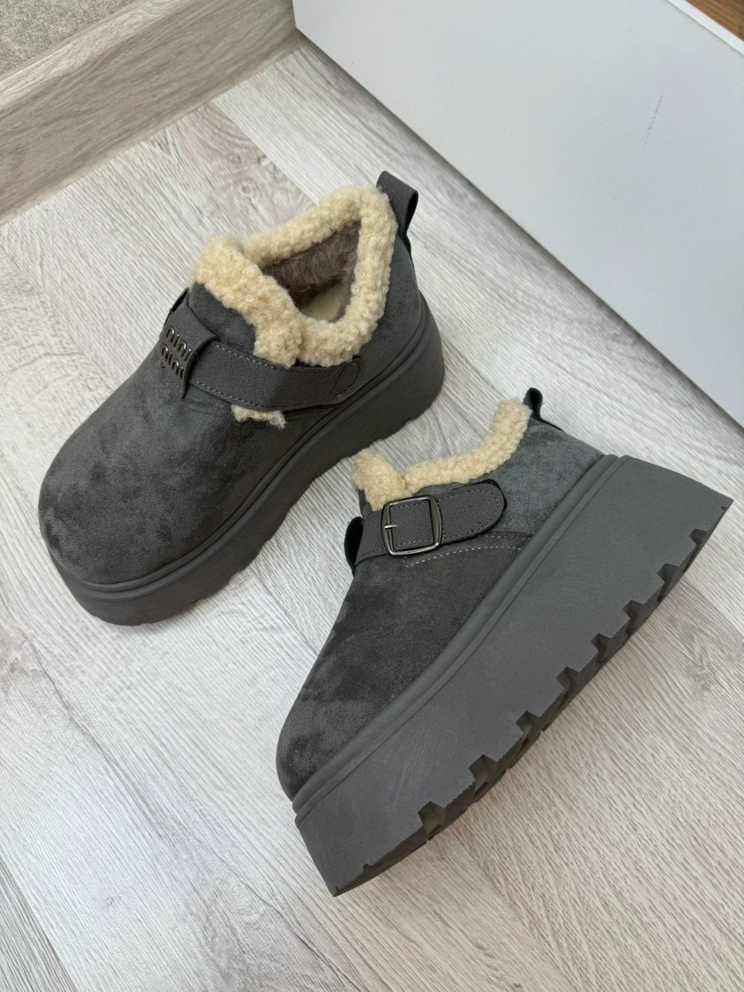 ,женские угги,женская  зимняя,женская ,угги женские короткие на платформе