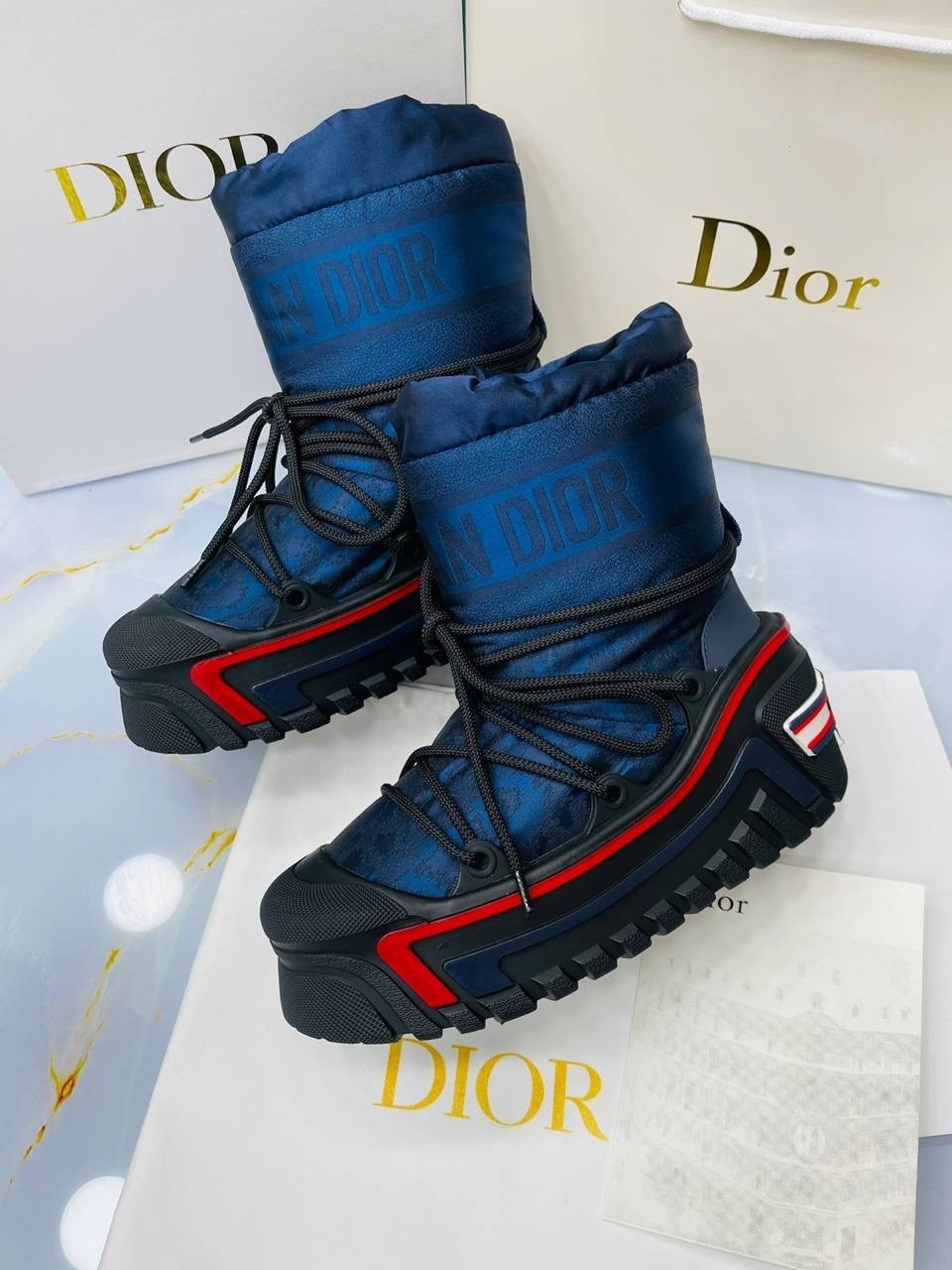 ботинки dior,дутики кристиан диор,dior кроссовки,зимние ботинки dior в стиле apres-ski dioralps,луноходы кристиан диор