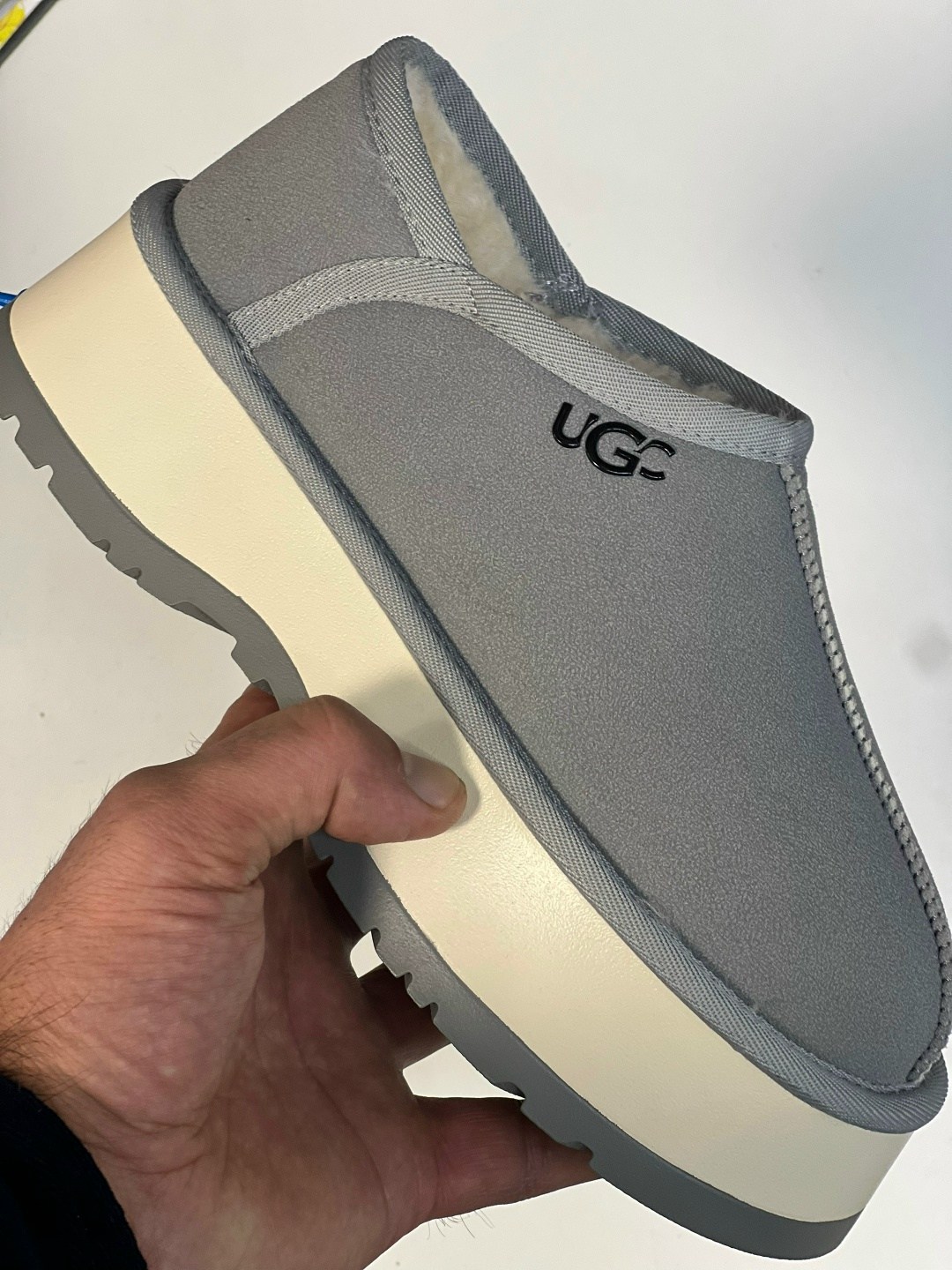 ,женская ,женские слипоны,угги мужские,кроссовки ugg