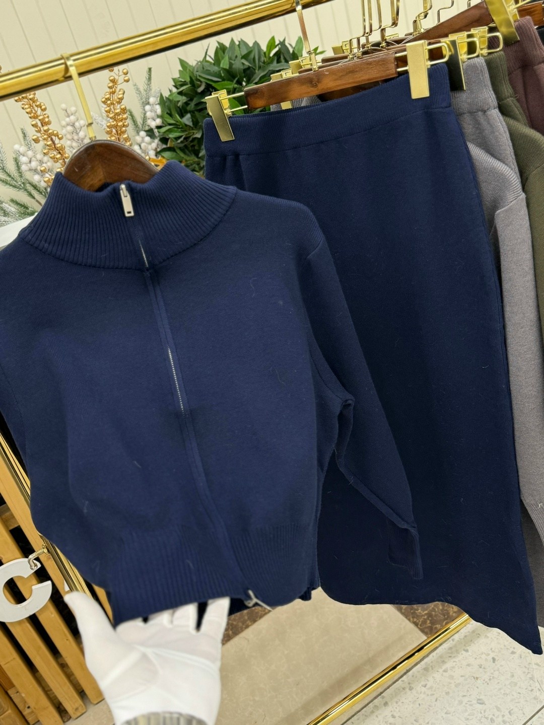 костюм повседневный,трикотажный костюм,вязаные костюмы,трикотажные костюмы с юбкой,женские костюмы с юбкой