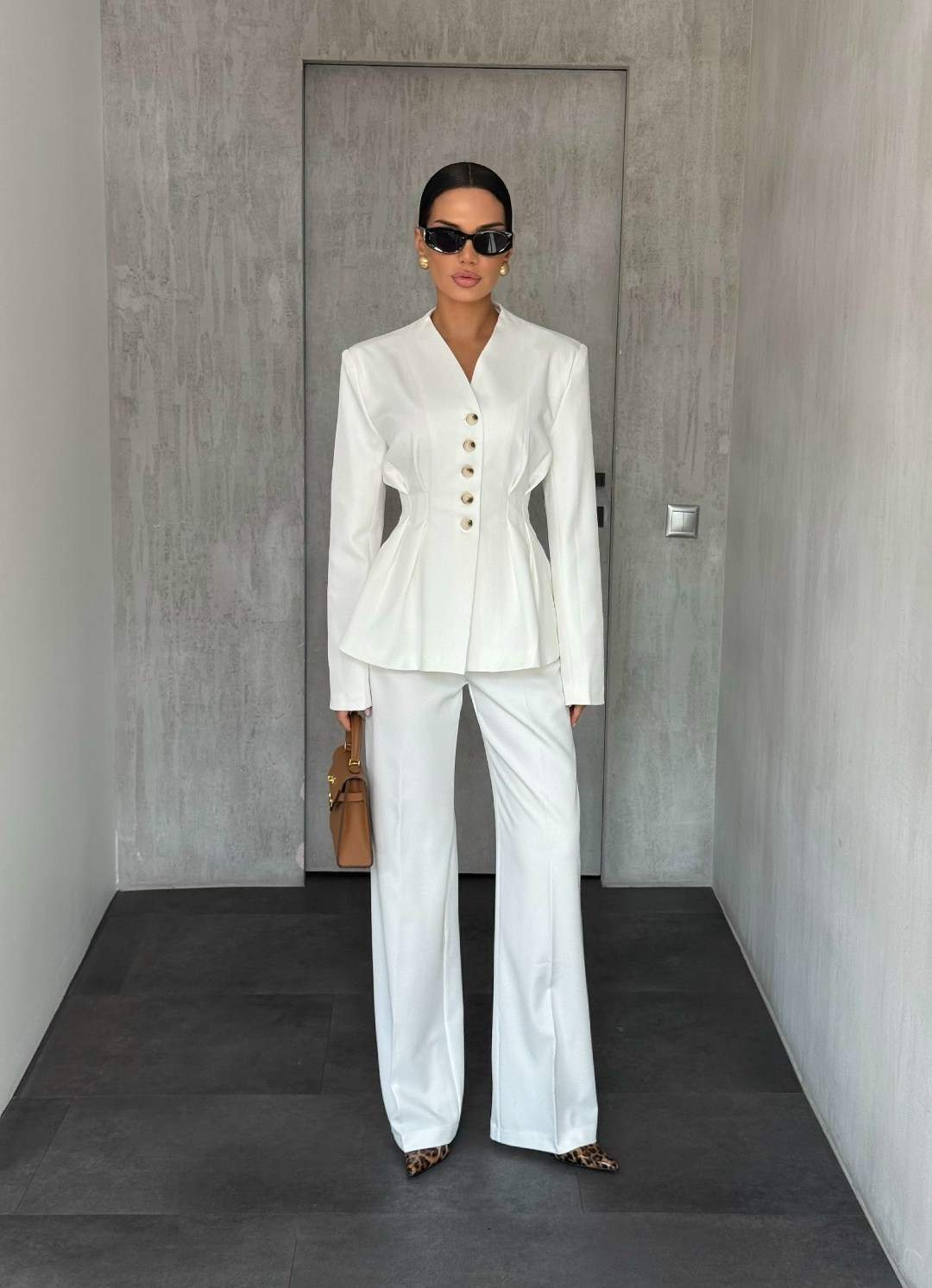 костюмы брючные,белый брючный костюм,элегантный жакет,жакет,белые костюмы