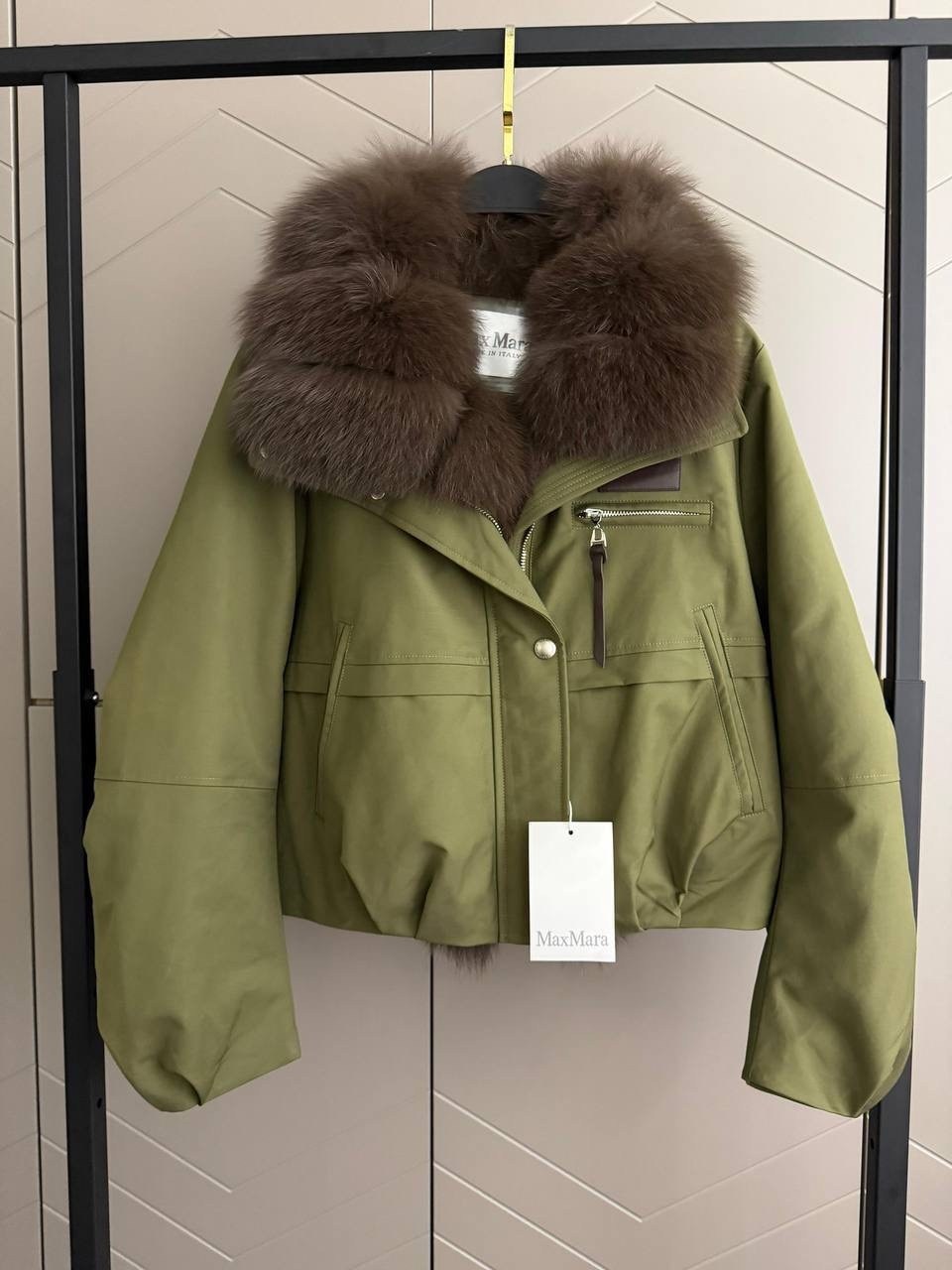 стильные пуховики,пуховики с мехом,пуховик с натуральным мехом женский,пуховики с натуральным мехом,парка с мехом