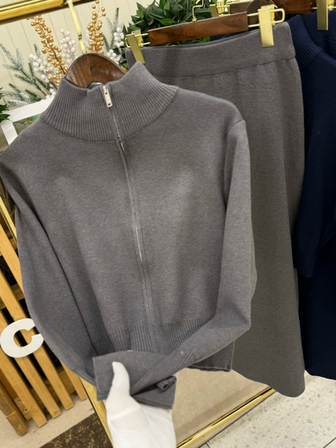 костюм повседневный,трикотажный костюм,вязаные костюмы,трикотажные костюмы с юбкой,женские костюмы с юбкой