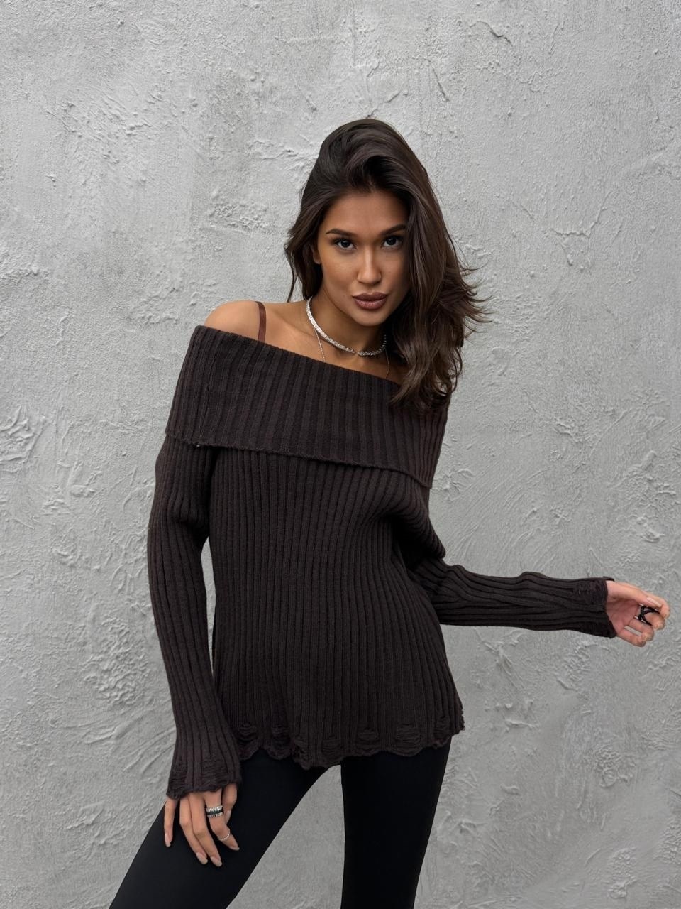 свитер с открытыми плечами,вязаный свитер с открытыми плечами,свитер с открытыми плечами женский,женский свитер,вязаные свитера