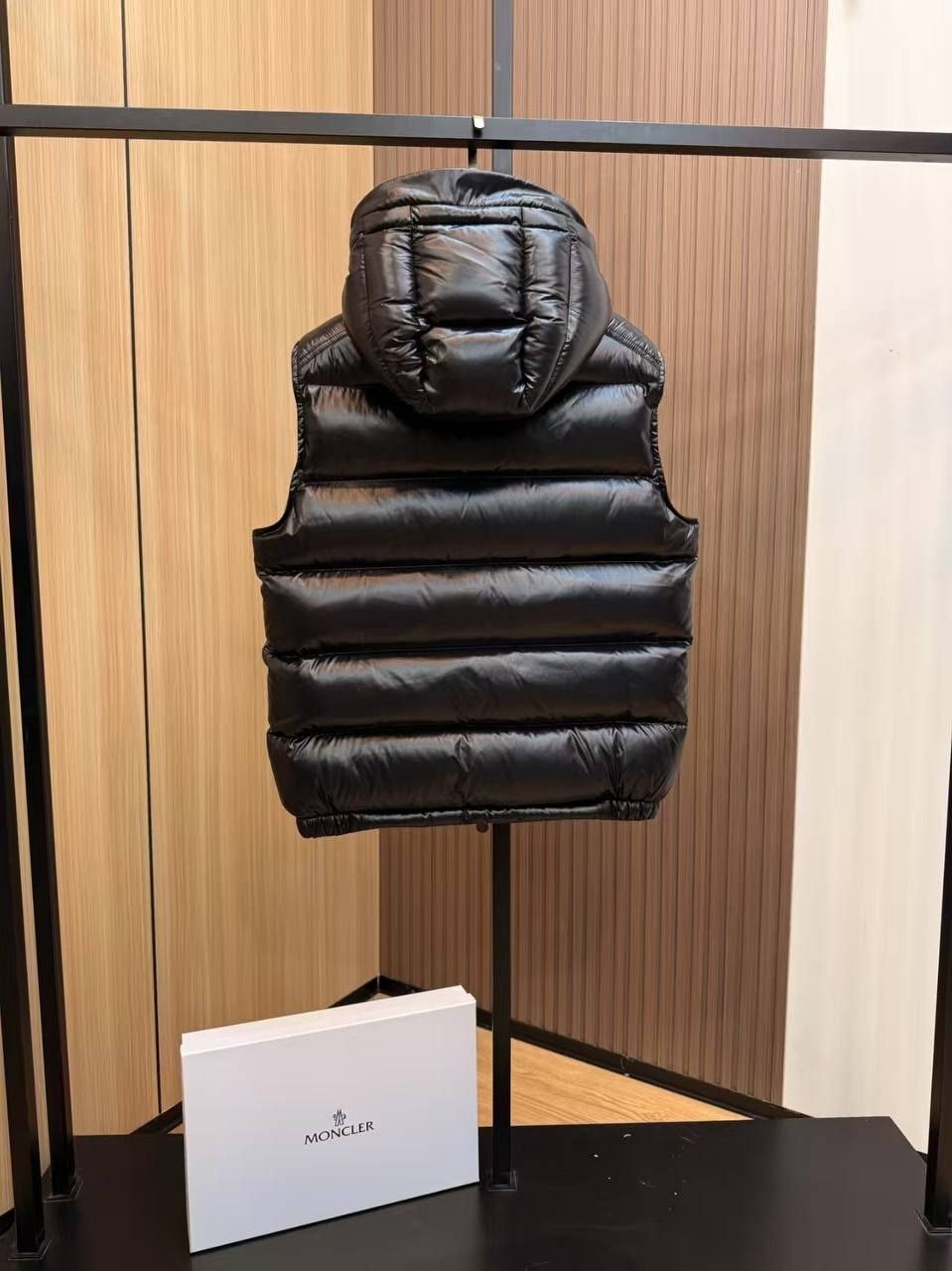 жилет монклер мужской,жилет moncler,монклер жилетка мужская черная,жилетка монклер,жилет монклер