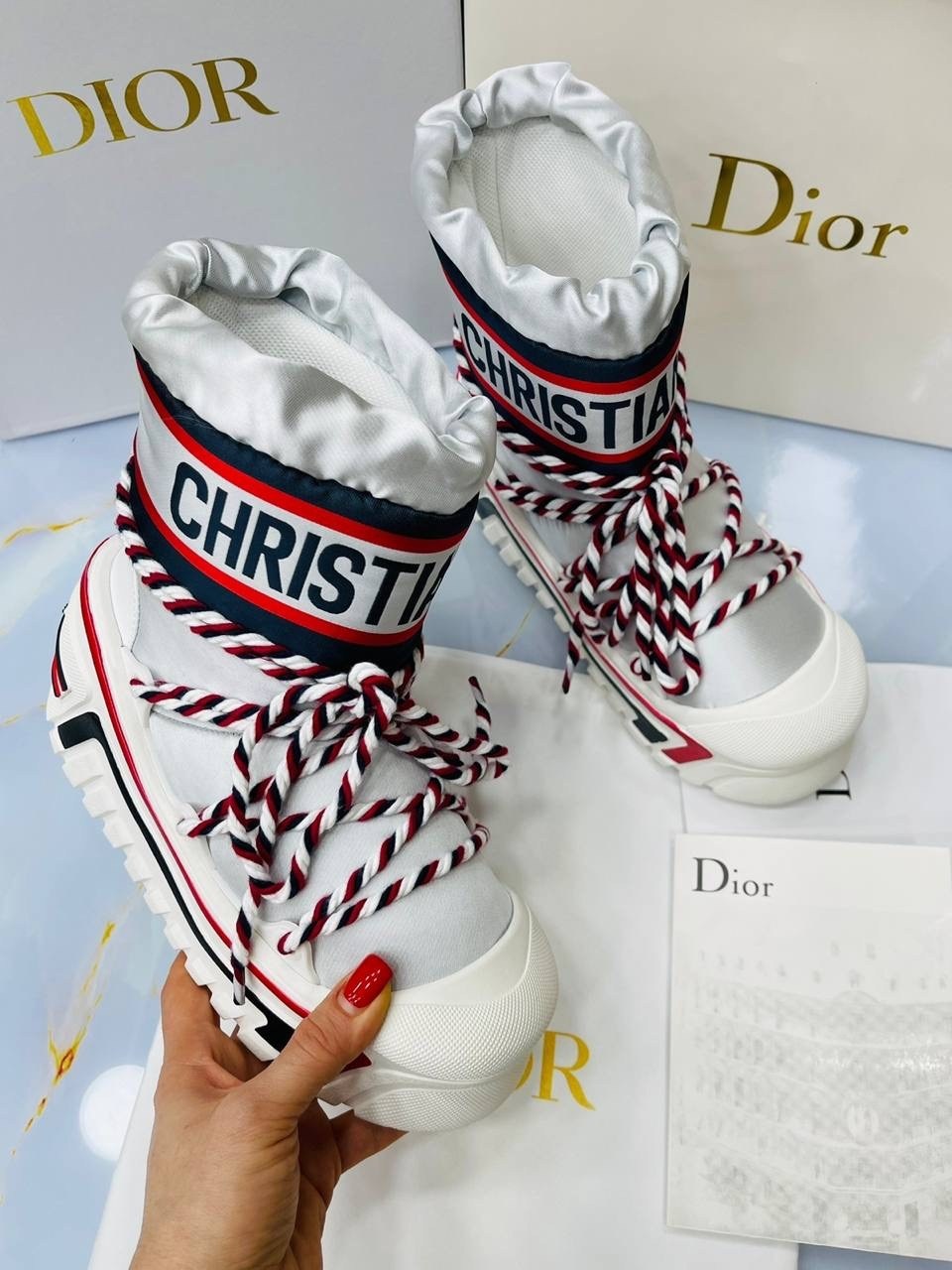 ботинки dior,дутики кристиан диор,dior кроссовки,зимние ботинки dior в стиле apres-ski dioralps,луноходы кристиан диор
