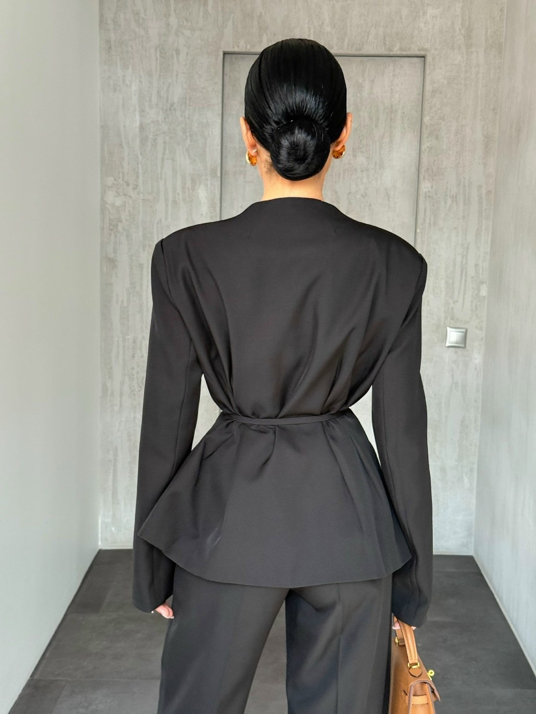 модные костюмы,жакет с поясом,костюмы брючный,женские жакеты,брючный костюм черный