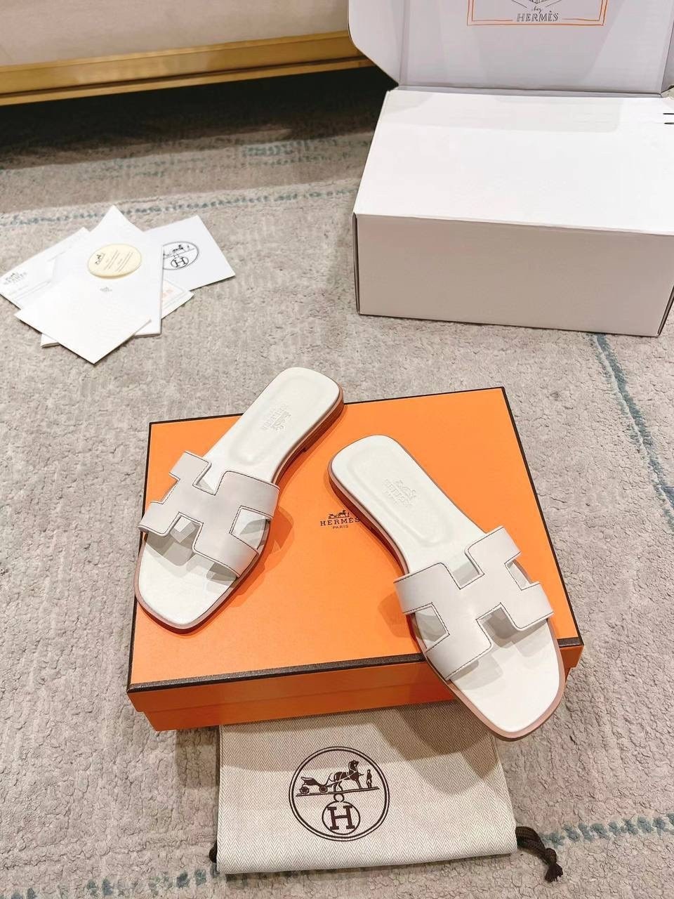 шлепанцы hermes,шлепки хермес оран оригинал,hermes шлепки женские,шлепанцы эрмес,шлепки гермес женские