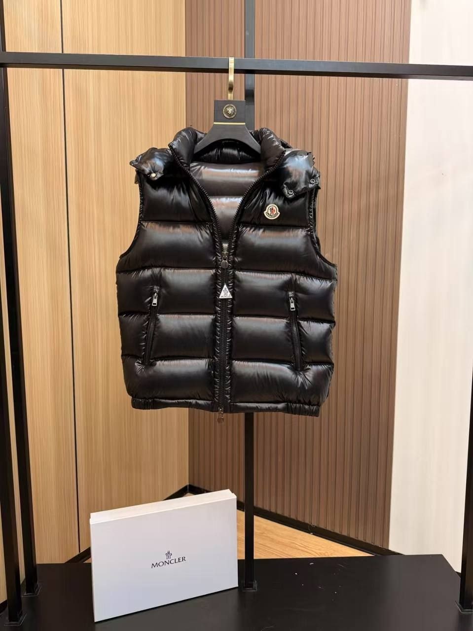 жилет монклер мужской,жилет moncler,монклер жилетка мужская черная,жилетка монклер,жилет монклер