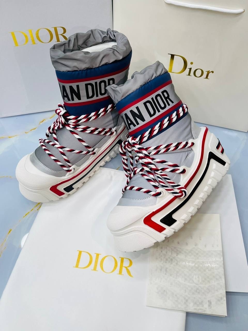 ботинки dior,дутики кристиан диор,dior кроссовки,зимние ботинки dior в стиле apres-ski dioralps,луноходы кристиан диор