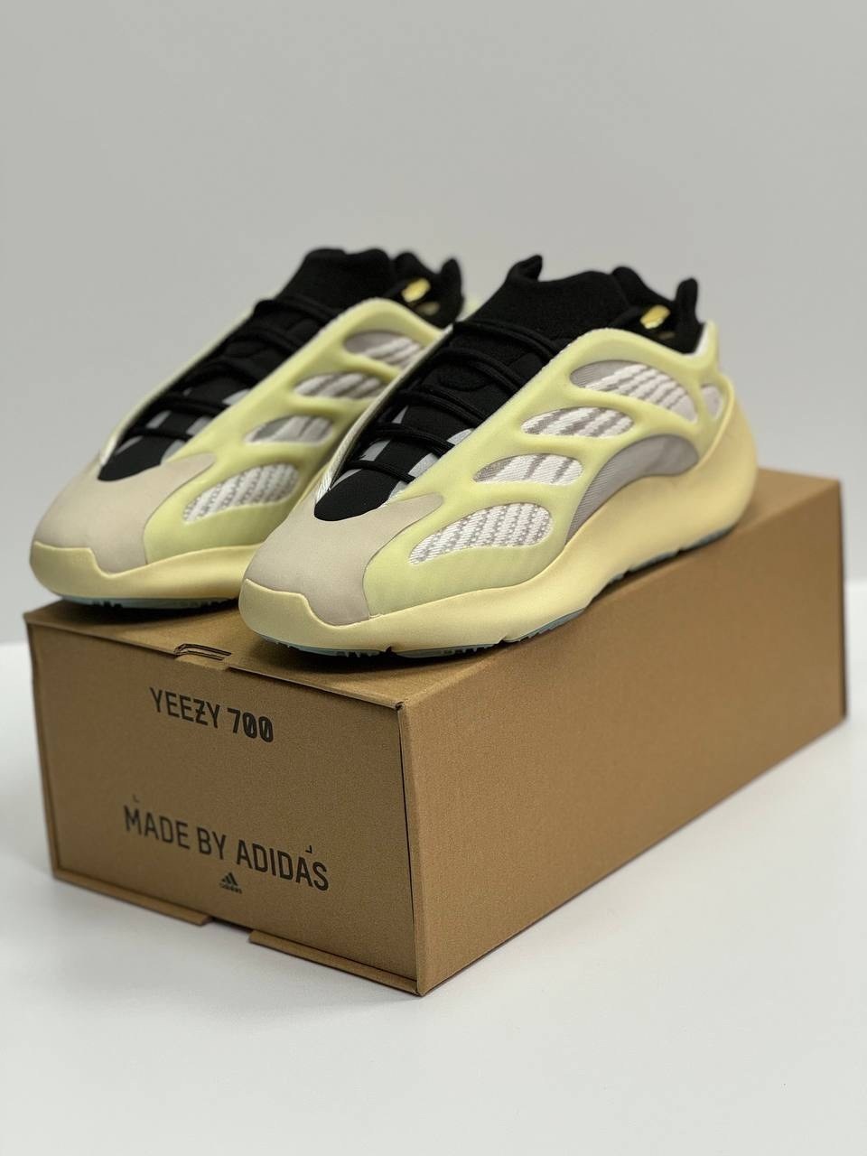 кроссовки adidas yeezy boost 700,adidas yeezy boost 700 v 3,adidas yeezy boost 700,кроссовки adidas yeezy 700,adidas yeezy 700