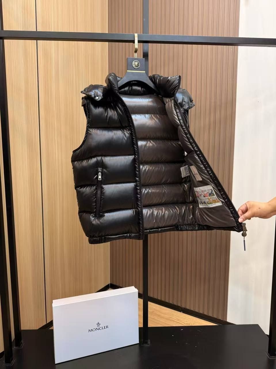 жилет монклер мужской,жилет moncler,монклер жилетка мужская черная,жилетка монклер,жилет монклер