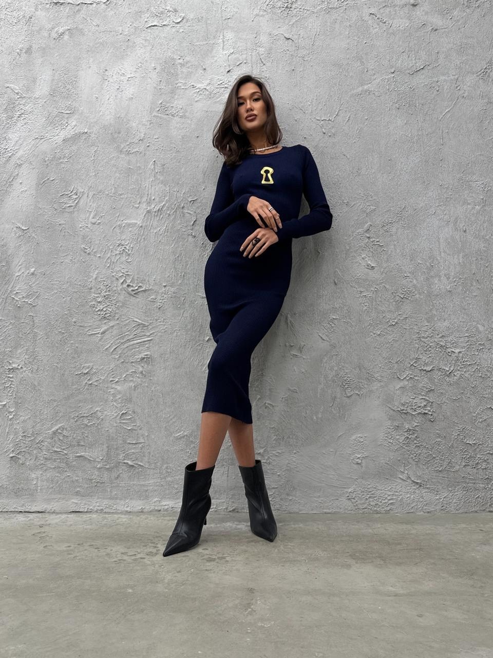 трикотажное платье,стильное платье,вязаное платье,платье лапша длинная,платье серое